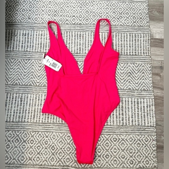 L Space Coco One Piece Swimsuit - Picture 3 of 7